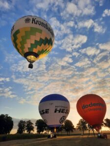 Exklusive Ballonfahrten für Firmen & Gruppen in Niedersachsen und Bremen. Premium-Incentives, maßgeschneiderte Planung, mehrere Ballone, Catering & professioneller Service.